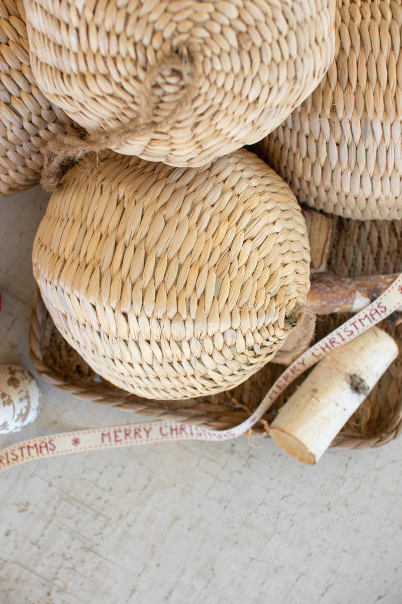 WOVEN ROUND SEAGRASS CHRISTMAS ORNAMENT