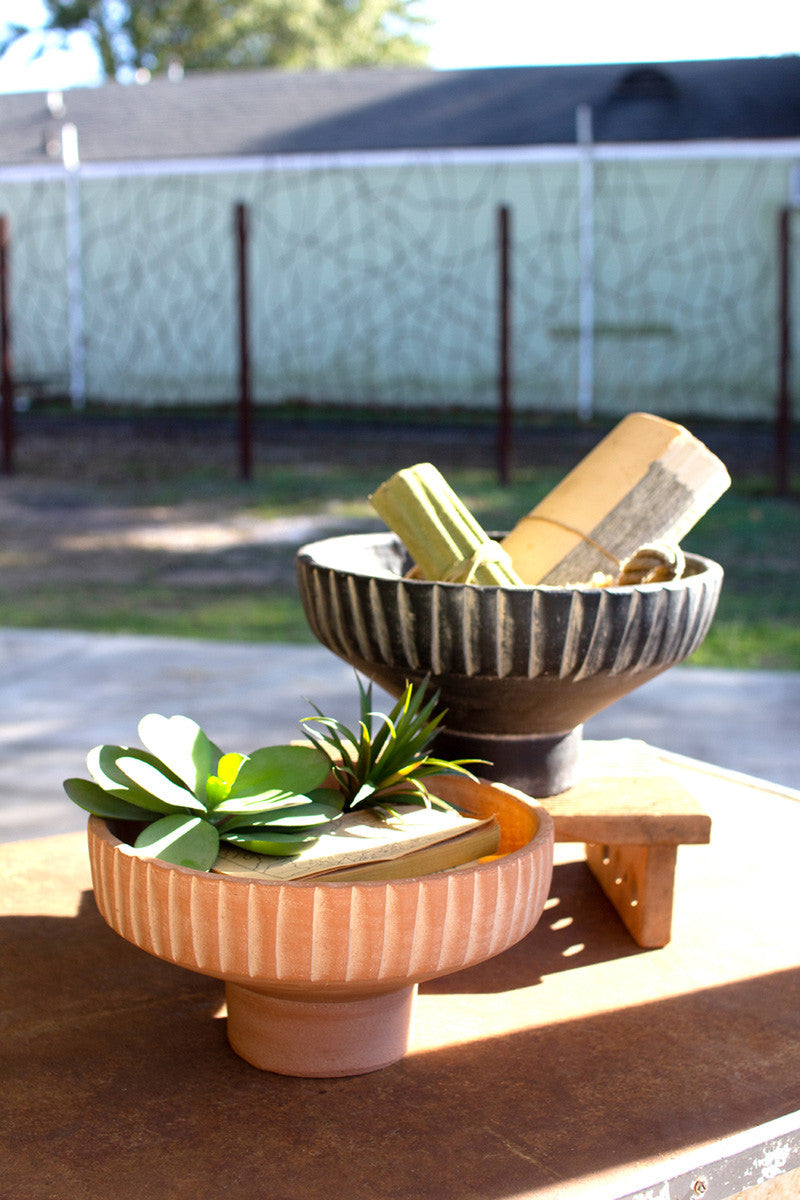 FOOTED CLAY BOWL WITH DETAIL ON RIM - BLACK WASH