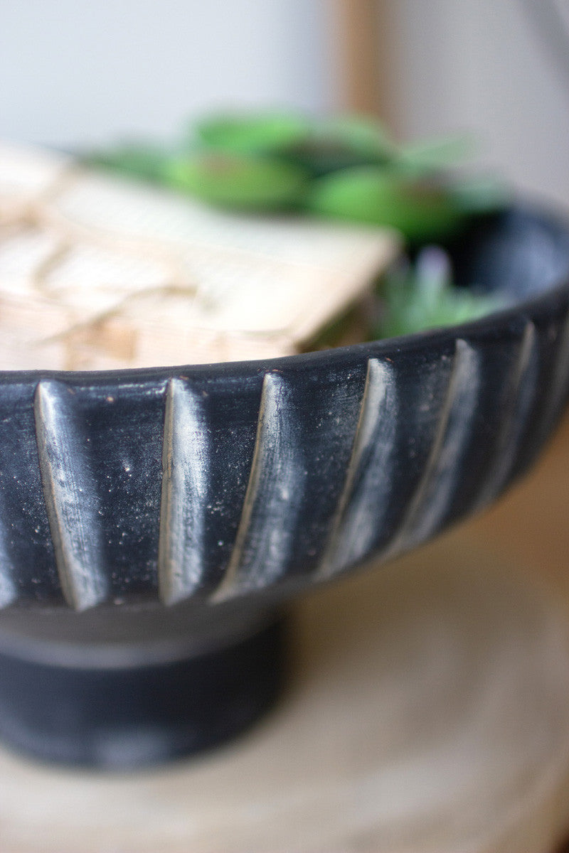 FOOTED CLAY BOWL WITH DETAIL ON RIM - BLACK WASH