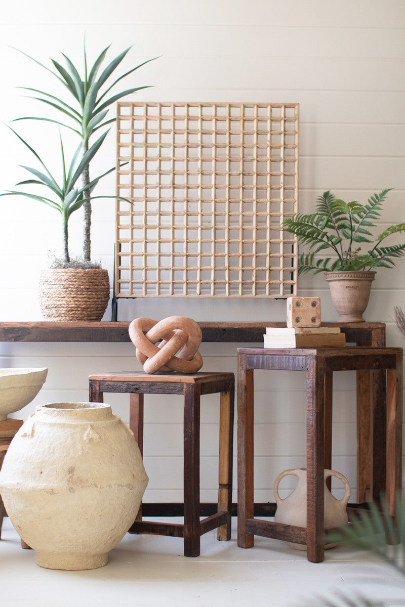 MANGO WOOD GRID PANEL ON AN IRON STAND