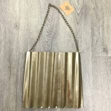 Medium Wavy Metal Pocket